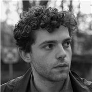 Madrelingua francese, laureato in filosofia e lettore di lingua straniera al Liceo Sigonio di Modena offre lezioni di francese